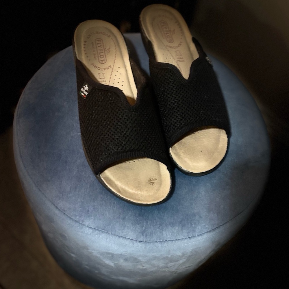 Flyflot Sandals